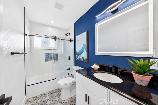 Detail Gallery Image 14 of 27 For 4761 W 141st, Hawthorne,  CA 90250 - 4 Beds | 3 Baths