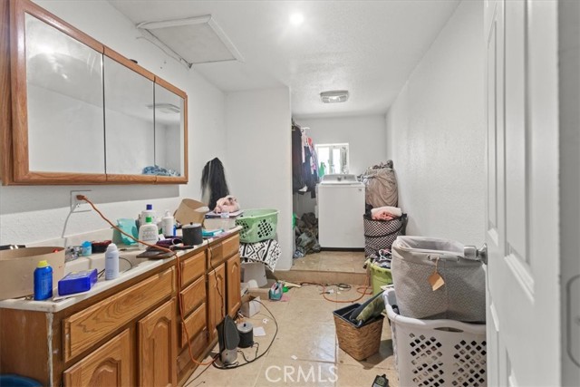 Detail Gallery Image 11 of 27 For 32900 Dune Road., Newberry Springs,  CA 92365 - 3 Beds | 2 Baths