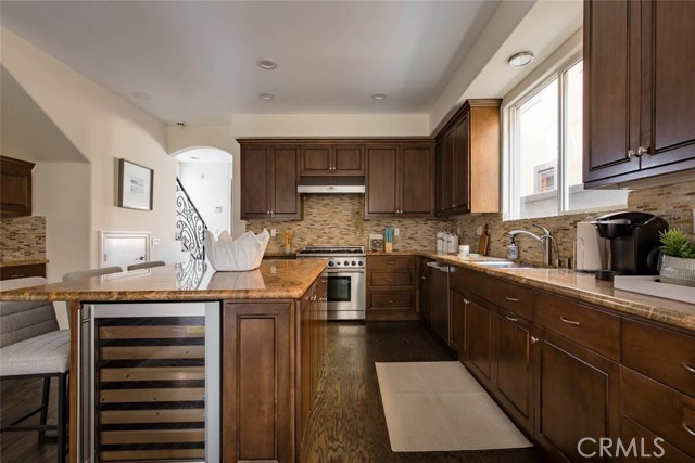 Detail Gallery Image 22 of 38 For 615 7th Street, Huntington Beach,  CA 92648 - 4 Beds | 4/1 Baths