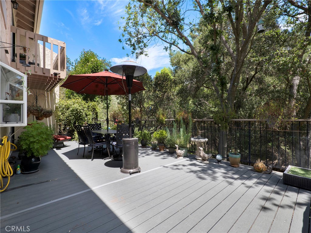 https://media.crmls.org/medias/ce342fb9-92f7-4828-9f55-ca8700cfe7db.jpg?preset=X-Large
