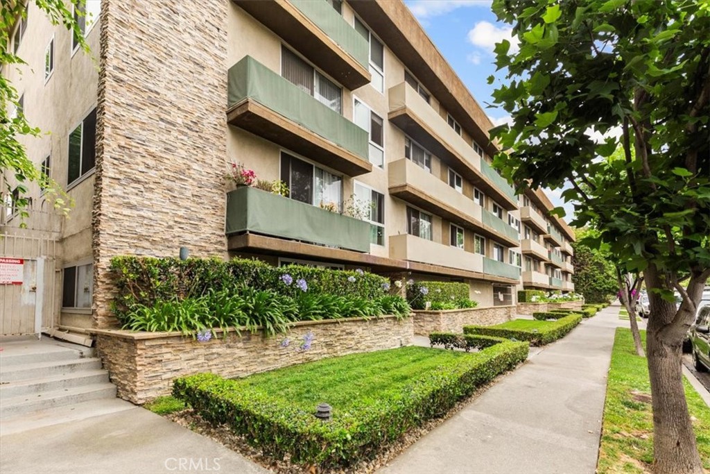 525 N Sycamore #320