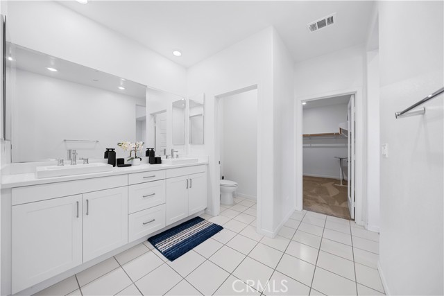 Detail Gallery Image 37 of 49 For 284 Harringay, Irvine,  CA 92618 - 4 Beds | 3 Baths