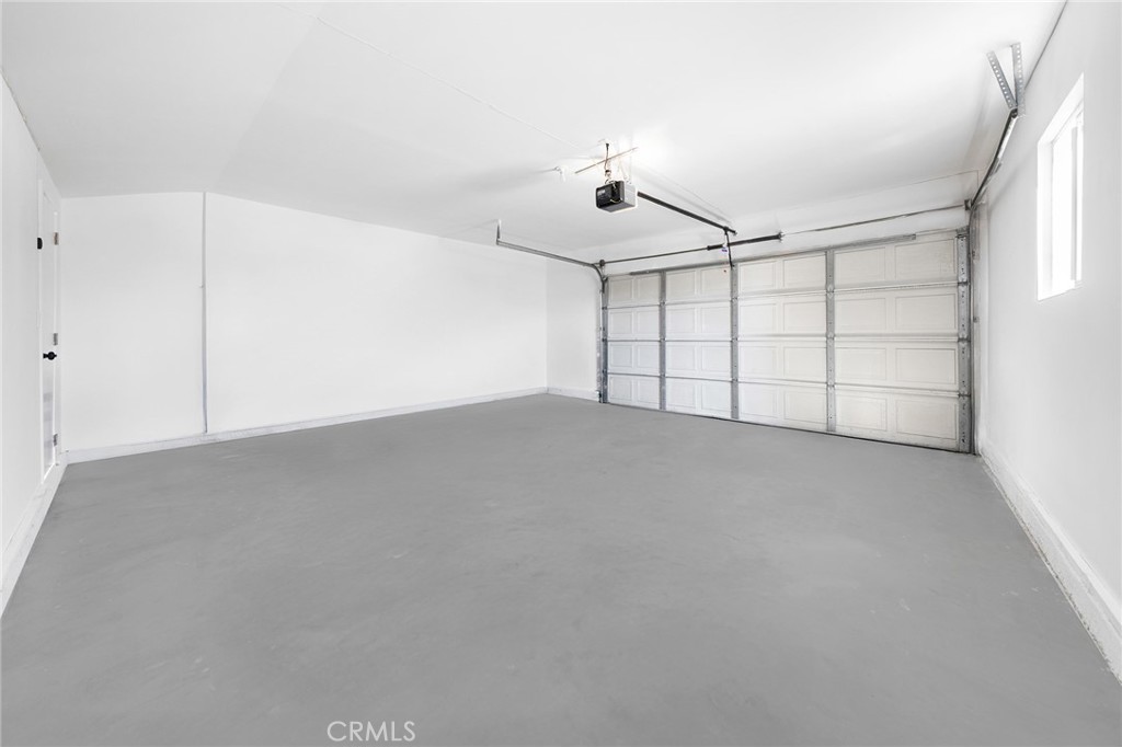 https://media.crmls.org/medias/ce379335-8770-4265-88d1-672e9686d55e.jpg?preset=X-Large