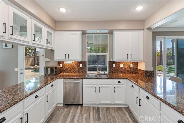 8214 Lavender Lane, Riverside CA: https://media.crmls.org/medias/ce37d2c9-1901-42ef-93b7-03984e6fda08.jpg
