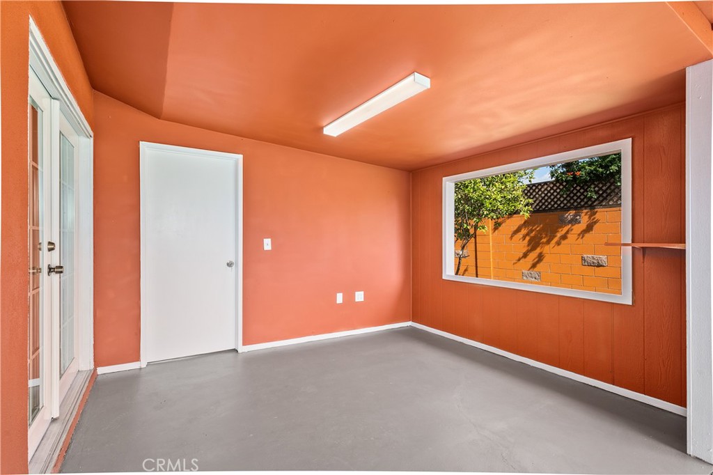 https://media.crmls.org/medias/ce37de75-4745-44ea-8051-37949935e560.jpg?preset=X-Large