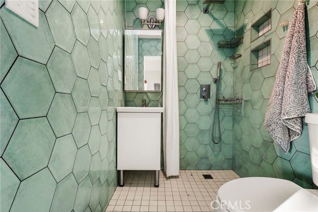 Detail Gallery Image 21 of 26 For 2320 Locust, Long Beach,  CA 90806 - 2 Beds | 1 Baths