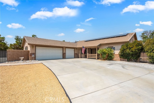 12902 Casco Road, Apple Valley CA: https://media.crmls.org/medias/ce3a2225-d80a-4b04-9eb0-c8ba6e7e670c.jpg