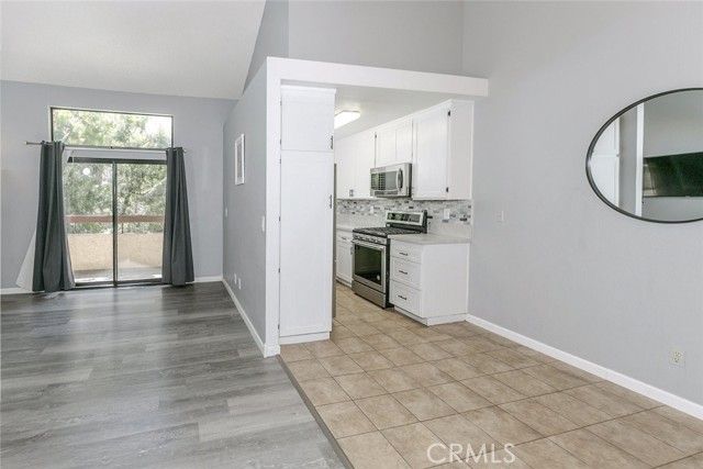 Detail Gallery Image 3 of 26 For 28031 Sarabande Ln #128,  Canyon Country,  CA 91387 - 2 Beds | 2 Baths