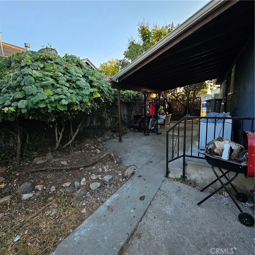 https://media.crmls.org/medias/ce3b06b2-df4a-46e3-9dc6-52e56d732163.jpg?preset=X-Large