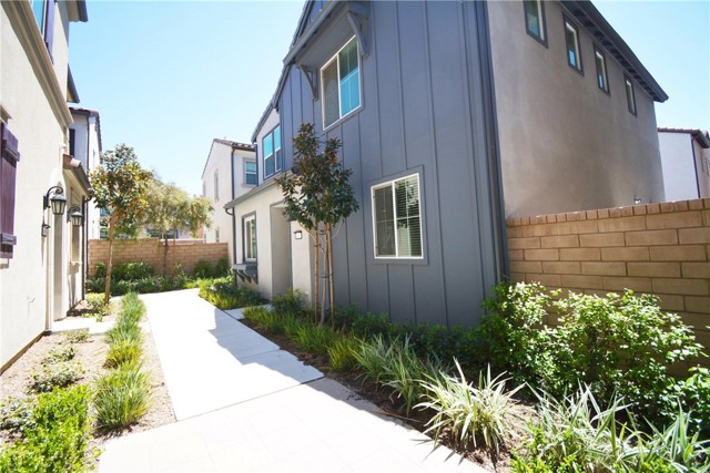 Detail Gallery Image 2 of 32 For 16171 Paddock Ave, Chino,  CA 91708 - 3 Beds | 2/1 Baths