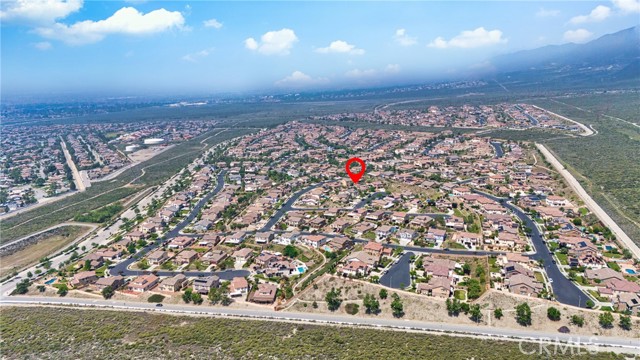 12729 Indian Ocean Drive, Etiwanda CA: https://media.crmls.org/medias/ce3b8d01-0b18-4b71-a9b0-f2deef197ef1.jpg