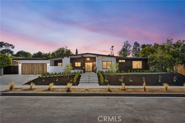 Detail Gallery Image 3 of 37 For 6009 Neddy Ave, Woodland Hills,  CA 91367 - 5 Beds | 3 Baths