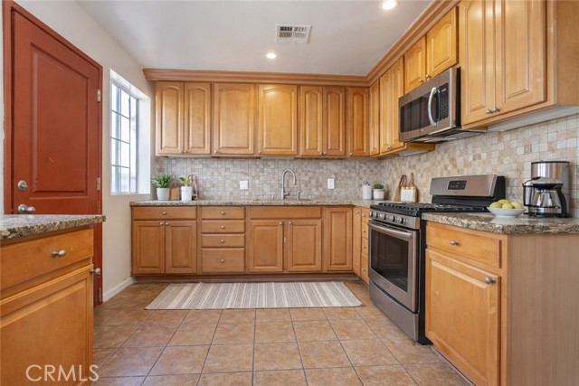 Detail Gallery Image 10 of 37 For 8855 Tyrone Ave, Panorama City,  CA 91402 - 3 Beds | 2 Baths