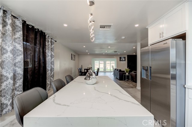 Detail Gallery Image 15 of 51 For 19847 Arminta St, Winnetka,  CA 91306 - 5 Beds | 3 Baths