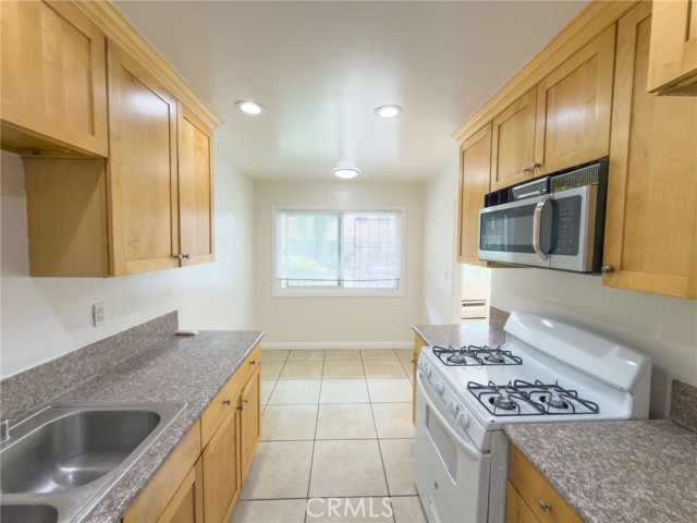 Detail Gallery Image 9 of 44 For 3030 Vineland St #3,  Baldwin Park,  CA 91706 - 2 Beds | 1 Baths