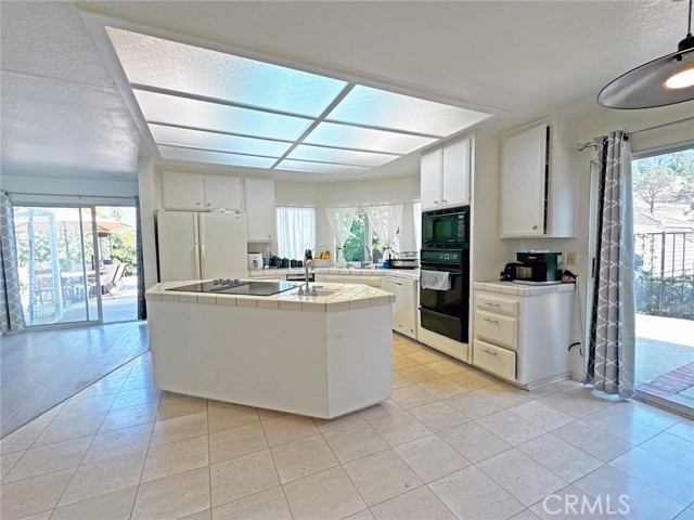 Detail Gallery Image 1 of 24 For 5705 E Hudson Bay Dr, Anaheim,  CA 92807 - 3 Beds | 2 Baths