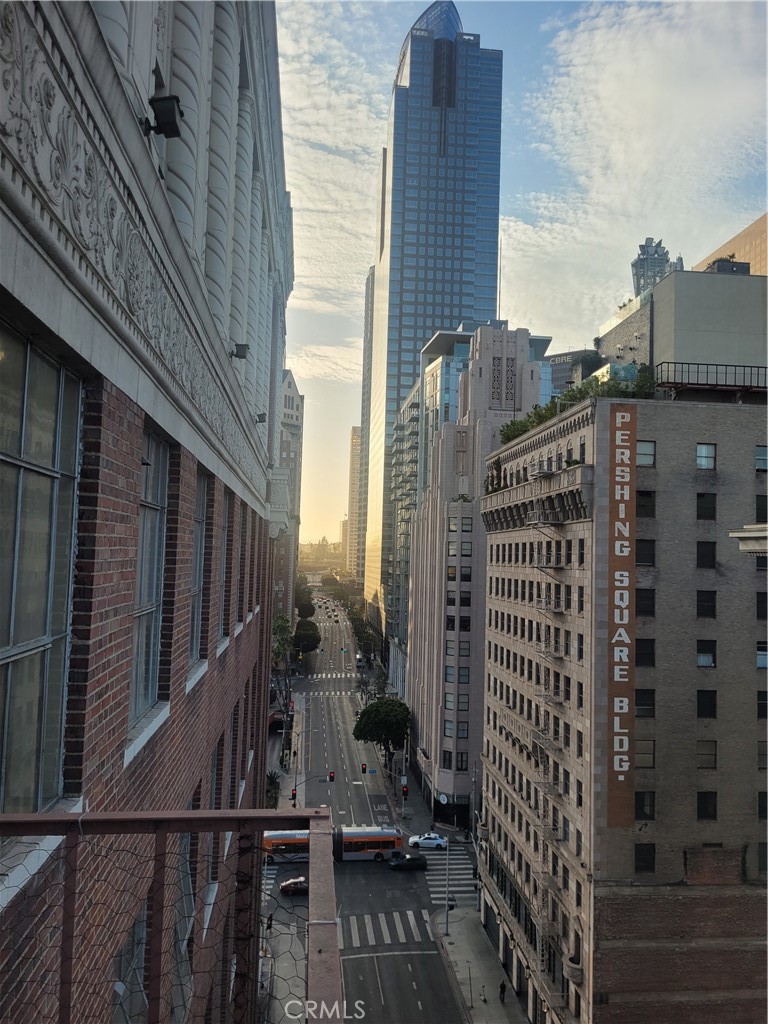 https://media.crmls.org/medias/ce3eb2c9-2e81-4f10-9a84-d4a5bef197d3.jpg?preset=X-Large