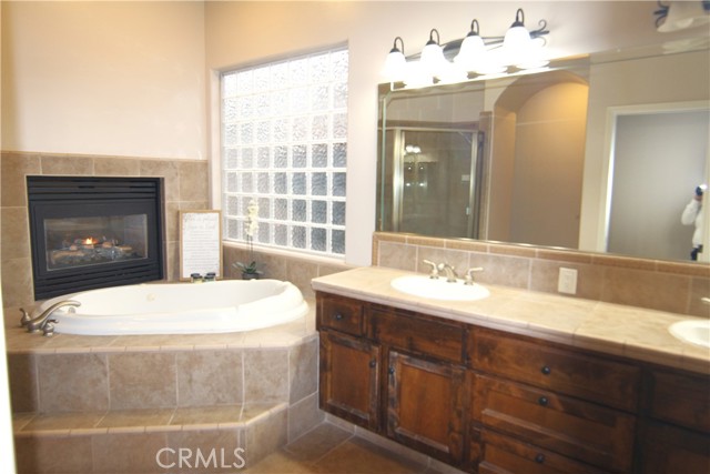 Detail Gallery Image 13 of 17 For 9905 Lightner Way, Bakersfield,  CA 93311 - 3 Beds | 2/1 Baths