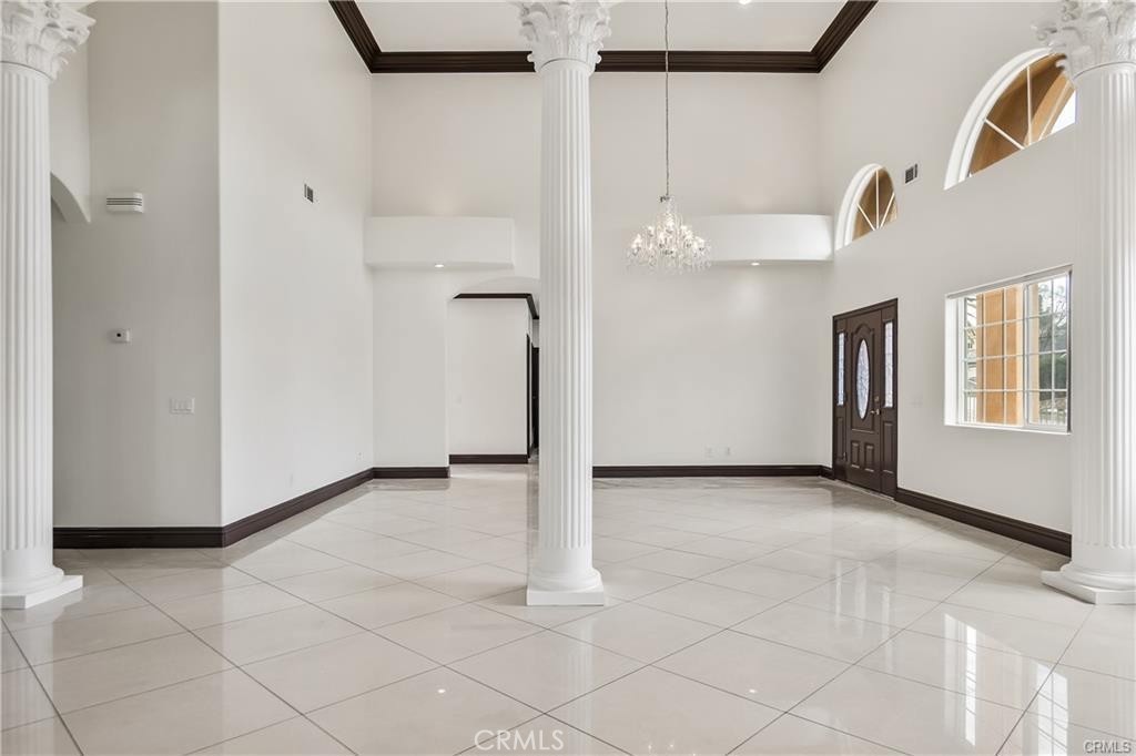 https://media.crmls.org/medias/ce3f3711-c570-4161-8449-bbabbaf7595b.jpg?preset=X-Large