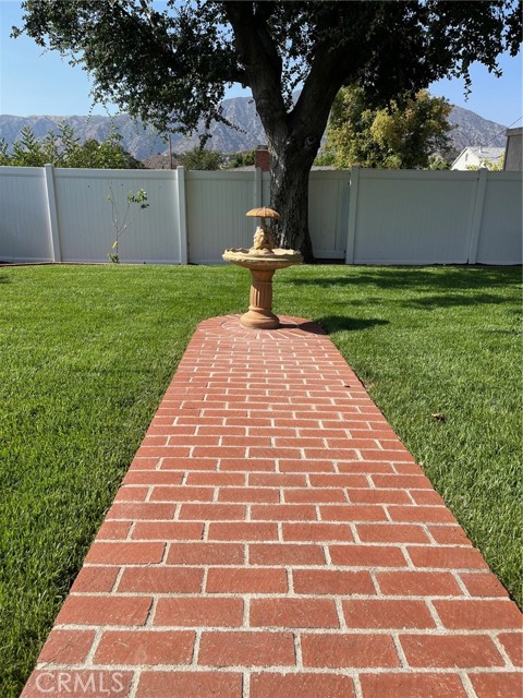 8049 Le Berthon Street, Sunland CA: https://media.crmls.org/medias/ce40b29e-8bfd-4721-aea0-402726e03b31.jpg