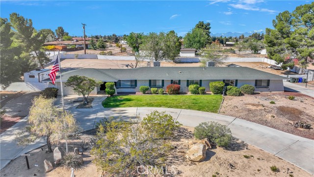 19445 Yanan Road, Apple Valley CA: https://media.crmls.org/medias/ce40ee72-e35e-487f-b03d-7f675f0a5a4f.jpg