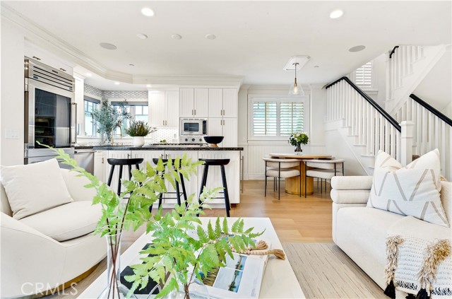 Detail Gallery Image 2 of 28 For 3731 4th Ave, Corona Del Mar,  CA 92625 - 3 Beds | 2/1 Baths