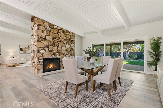 Detail Gallery Image 8 of 45 For 6020 Neddy Ave, Woodland Hills,  CA 91367 - 5 Beds | 3 Baths