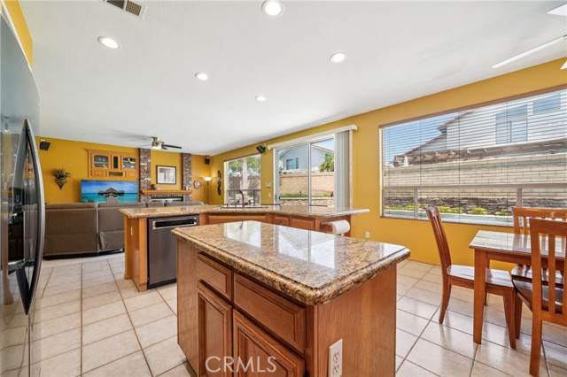 6586 Manzanita Court, Chino CA: https://media.crmls.org/medias/ce4236b0-46e6-40b4-bf6d-287f700eba16.jpg