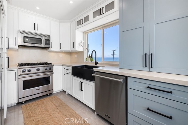 208 45th Street, Manhattan Beach CA: https://media.crmls.org/medias/ce42b1aa-4b40-4686-876a-3e82767b3550.jpg