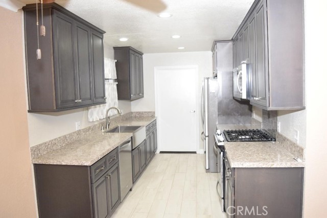 276 E Morningside Street, Long Beach CA: https://media.crmls.org/medias/ce434a7e-9866-4d8f-86b9-fd693d870669.jpg