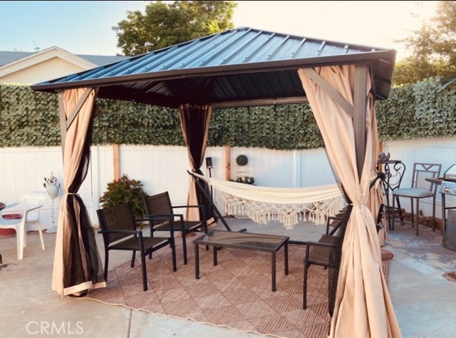 5214 Golden Avenue, Riverside CA: https://media.crmls.org/medias/ce435774-4178-46e5-abec-e9c476656a8f.jpg
