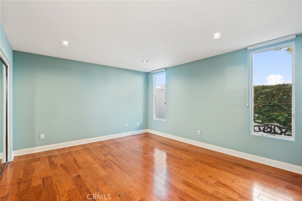 https://media.crmls.org/medias/ce439fad-823f-46ee-a45d-682fa7fa6d88.jpg?preset=X-Large