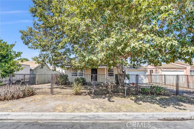 7607 Greg Avenue, Sun Valley CA: https://media.crmls.org/medias/ce440be8-eb16-489e-9ef6-975a50b0bbdd.jpg