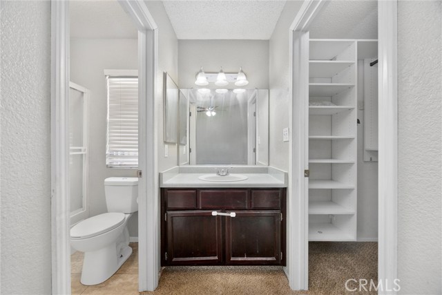 719 Baldwin Farms Drive, Bakersfield CA: https://media.crmls.org/medias/ce44614e-b4ee-4a63-9515-22e73a8c0096.jpg