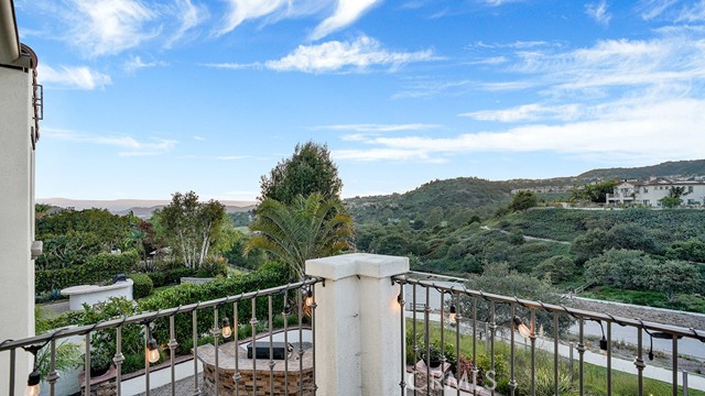 33 Via Armilla, San Clemente CA: https://media.crmls.org/medias/ce4485fd-655f-4a14-8c7f-c5315afed04e.jpg