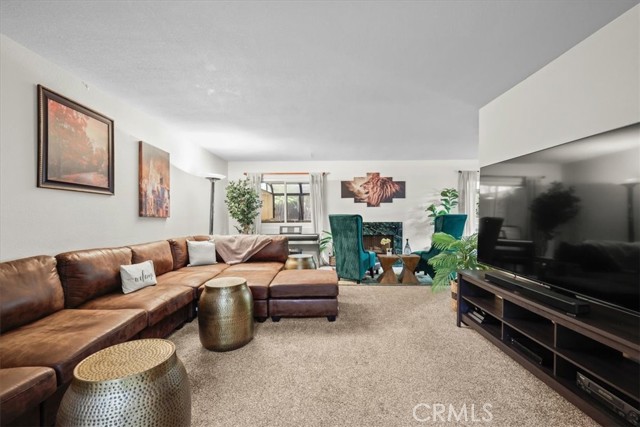 Detail Gallery Image 7 of 70 For 15717 Rosehaven Ln, Canyon Country,  CA 91387 - 3 Beds | 2/1 Baths