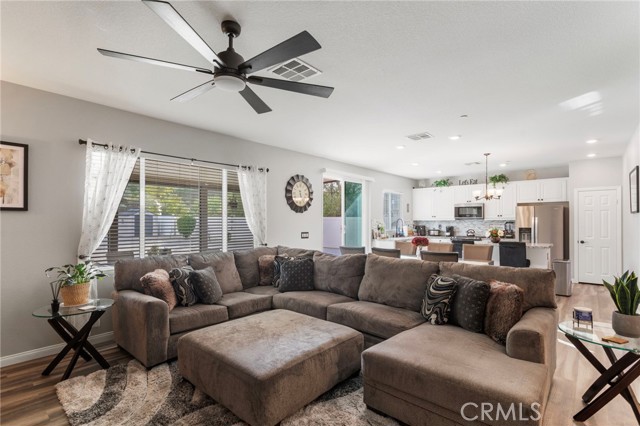 Detail Gallery Image 5 of 36 For 20793 Spring Mountain Rd, Riverside,  CA 92507 - 4 Beds | 2 Baths