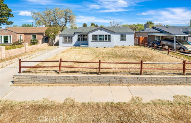 Detail Gallery Image 3 of 41 For 44516 Fern, Lancaster,  CA 93534 - 3 Beds | 2 Baths