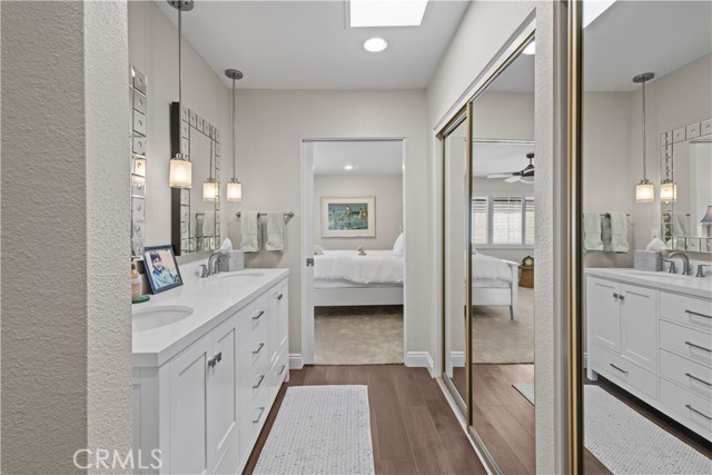 22255 1/4 Erwin Street, Woodland Hills CA: https://media.crmls.org/medias/ce457f6b-a213-4270-a562-5a6079cb4814.jpg