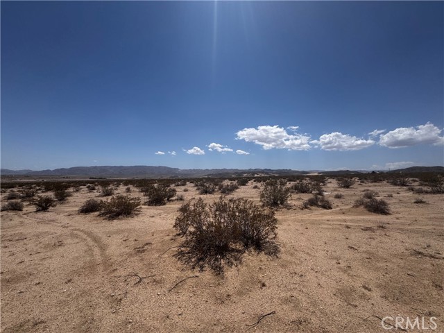 68203 Old Chisholm Trail, 29 Palms CA: https://media.crmls.org/medias/ce471fc8-11ce-44ec-aa67-e82c583fb592.jpg