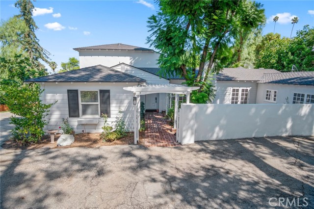 Detail Gallery Image 9 of 27 For 4800 Brewster Dr, Tarzana,  CA 91356 - 4 Beds | 4 Baths