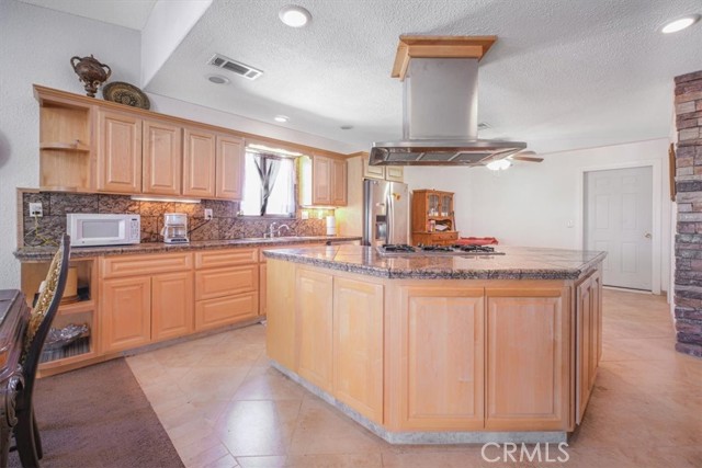 61975 La Brisa Drive, Joshua Tree CA: https://media.crmls.org/medias/ce483017-1ee6-4c02-9540-21f749b03357.jpg