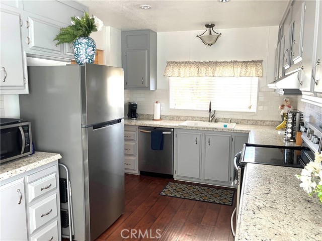Detail Gallery Image 6 of 17 For 1250 N Kirby St #77,  Hemet,  CA 92545 - 2 Beds | 2 Baths