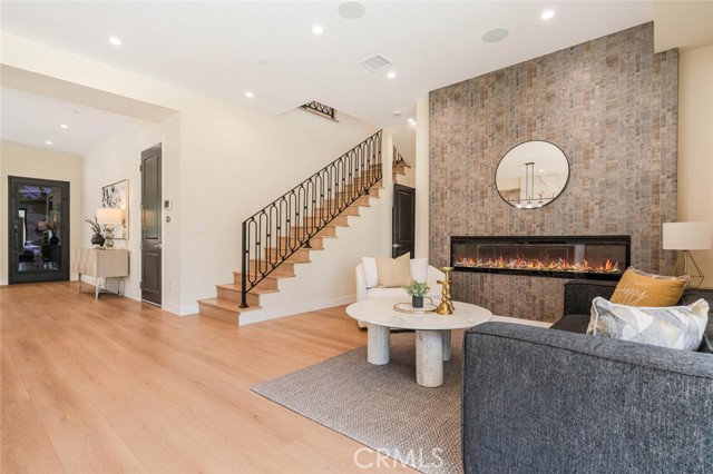521 N Sparks Street, Burbank CA: https://media.crmls.org/medias/ce4a73e6-b672-4011-abbe-78d0e6089666.jpg