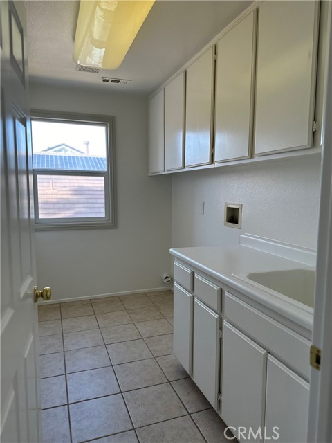 7297 Cobble Creek Drive, Eastvale CA: https://media.crmls.org/medias/ce4cb0ab-97fd-466d-aa8b-53f754dad7b7.jpg