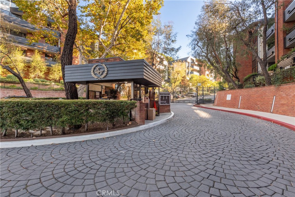4774 Park Encino #206