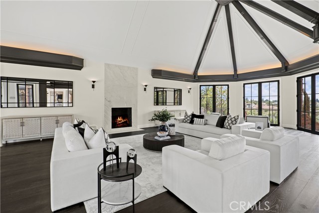 Detail Gallery Image 15 of 74 For 10906 Winnetka Ave, Chatsworth,  CA 91311 - 6 Beds | 8/1 Baths