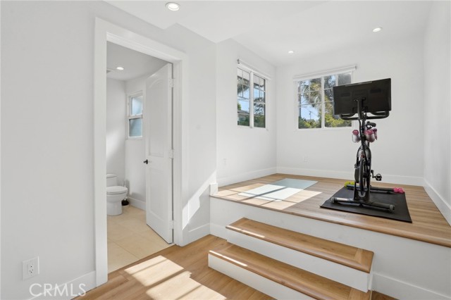 2501 N Poinsettia Avenue, Manhattan Beach CA: https://media.crmls.org/medias/ce4e0e64-e21a-4828-8ad7-3457d05883d6.jpg