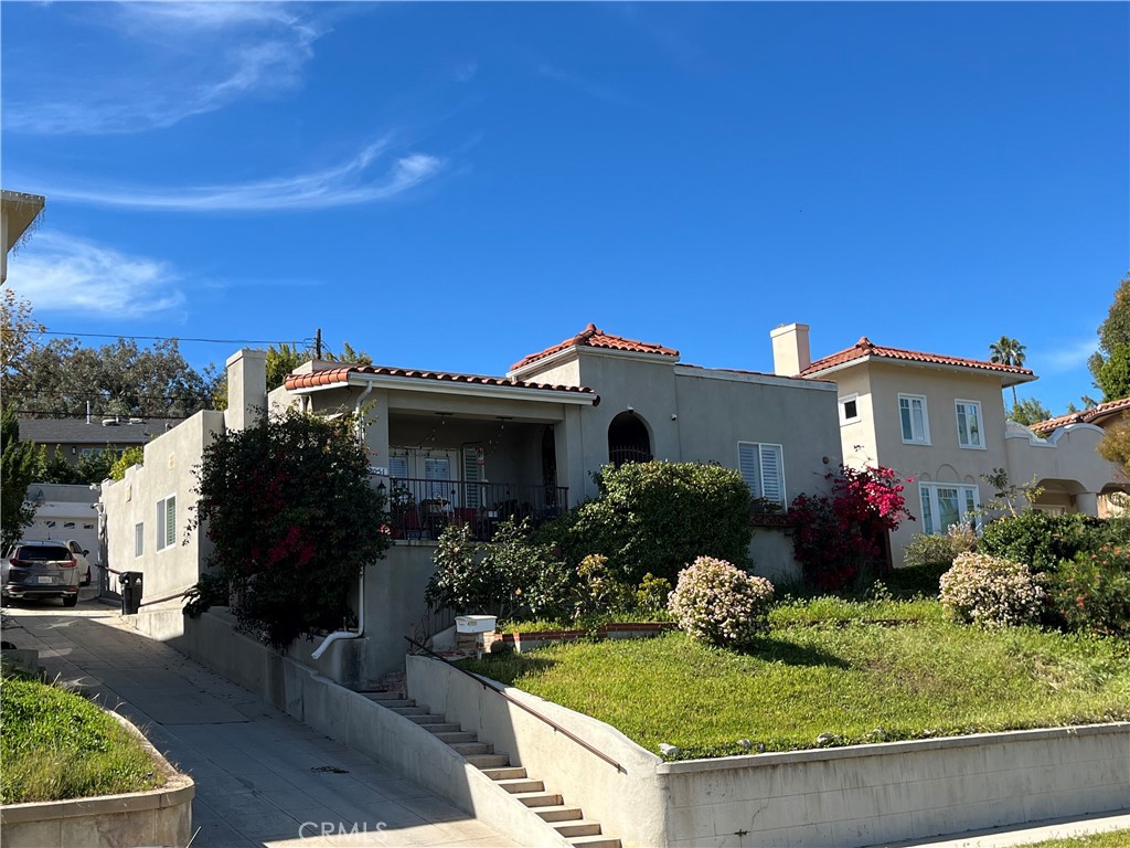 2051 N Catalina street