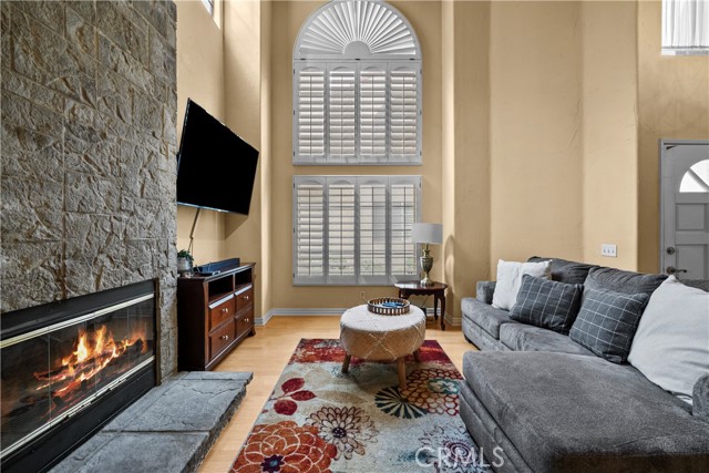 Detail Gallery Image 4 of 29 For 22371 Mission Cir, Chatsworth,  CA 91311 - 3 Beds | 2/1 Baths